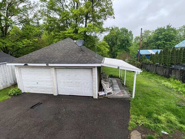 Building Photo - 925 Vestal Rd