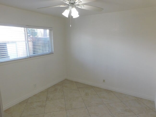 Building Photo - Spacious 5 Bed, 2 Bath one story house in the city of Orange.