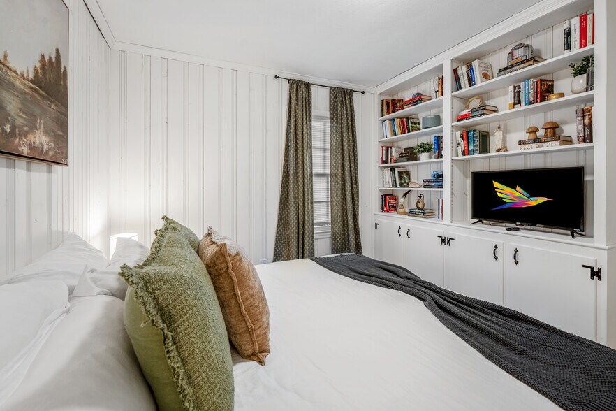 Building Photo - 1464 E 41st St