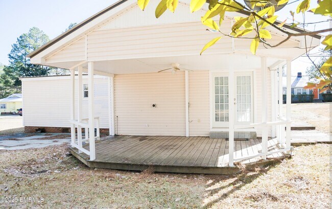 Building Photo - 104 Bingham Ave