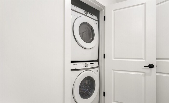 Building Photo - 600 Broadway