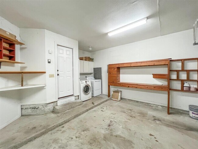 Building Photo - 12010 Shady Springs Rd