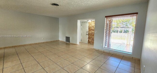 Building Photo - 14760 Lewis Rd