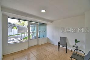 Building Photo - 2405 Roslyn Ln