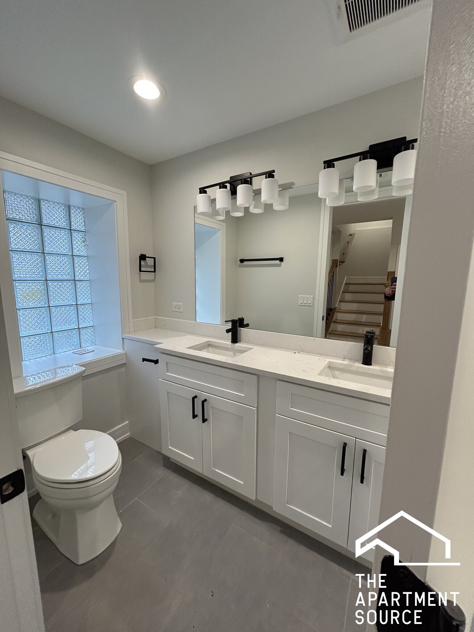 Building Photo - 858 N Paulina St