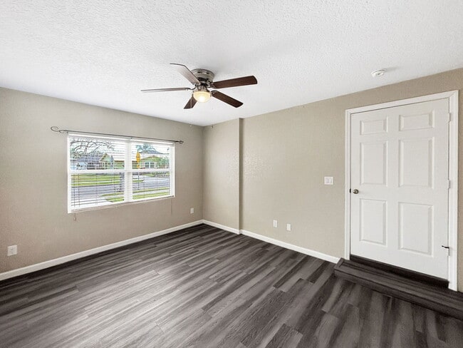 Building Photo - 122 Drew Ave