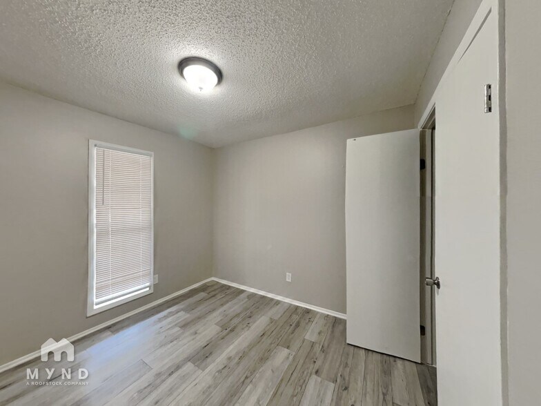 Building Photo - 5607 Maple Tree Dr