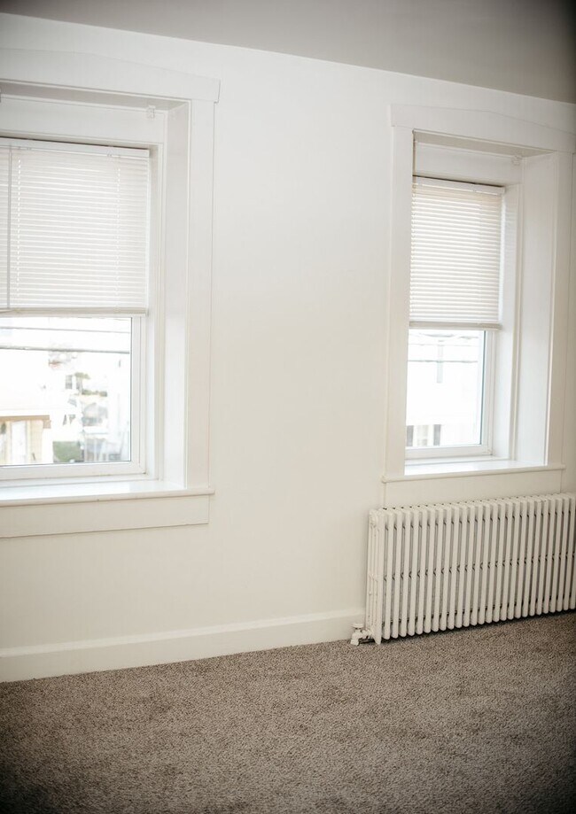 Building Photo - 204 E High St