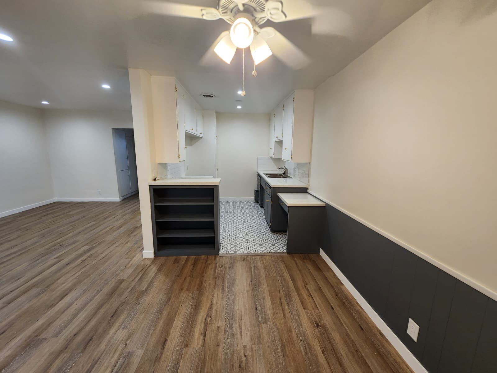 Building Photo - 1414 S Orange Grove Ave