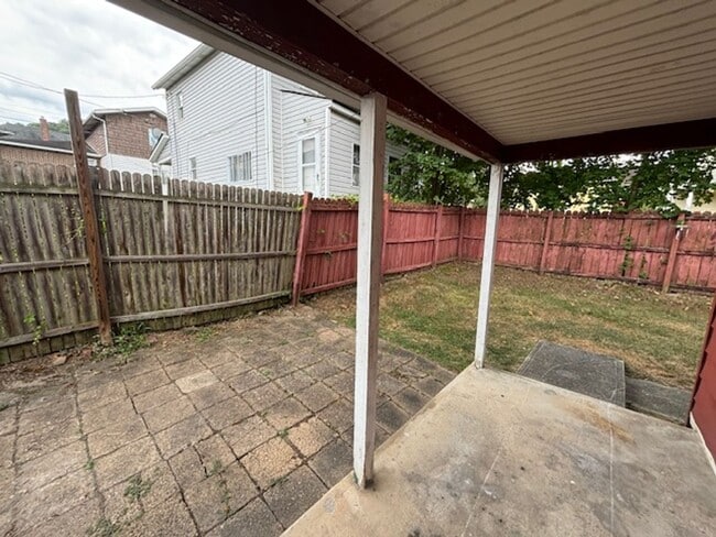 Building Photo - Single Family