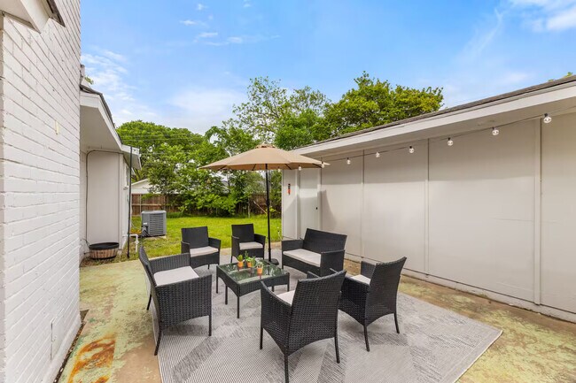 Building Photo - 2018 Sandy Trail