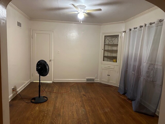 Building Photo - 405 S Hine Ave