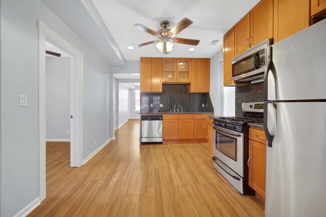 Building Photo - 2257 W Fullerton Ave