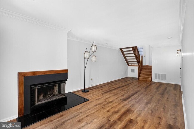 Building Photo - 34 Chicopee Dr