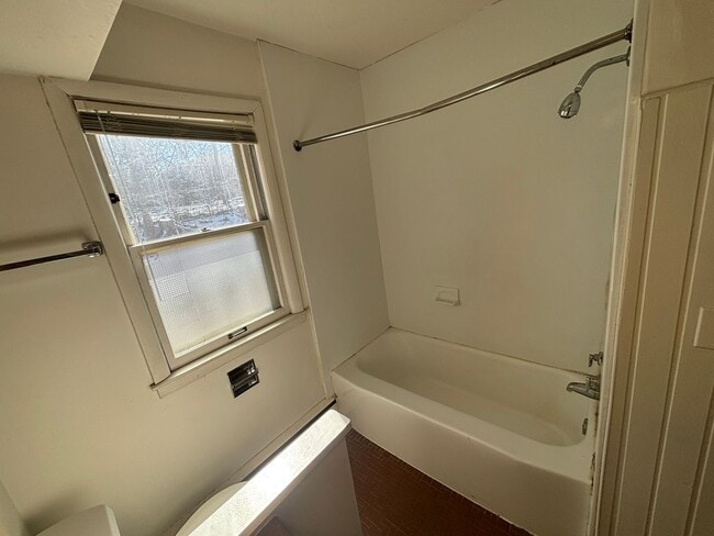 Building Photo - 1135