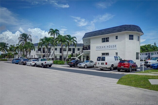 Building Photo - 512 Bayshore Dr