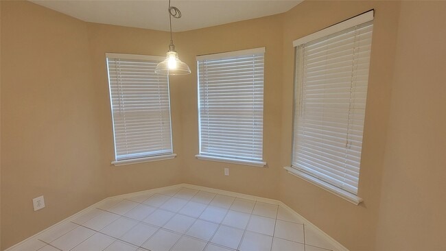 Building Photo - 3335 Lakeland Gardens Dr