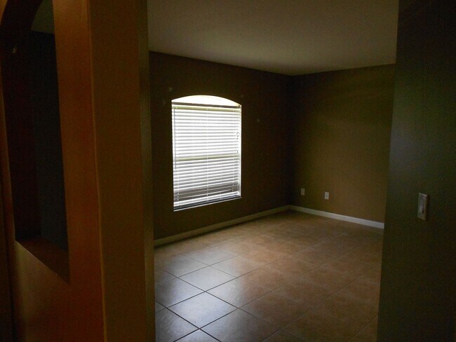 Building Photo - 3/2/2 with home with 1412 living sqft is c...
