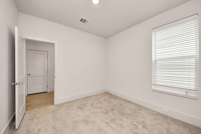 Building Photo - 1044 Homer St