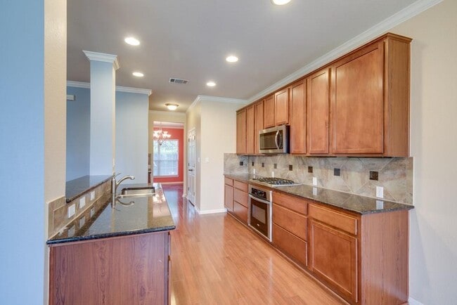 Building Photo - 14821 Fernhill Dr