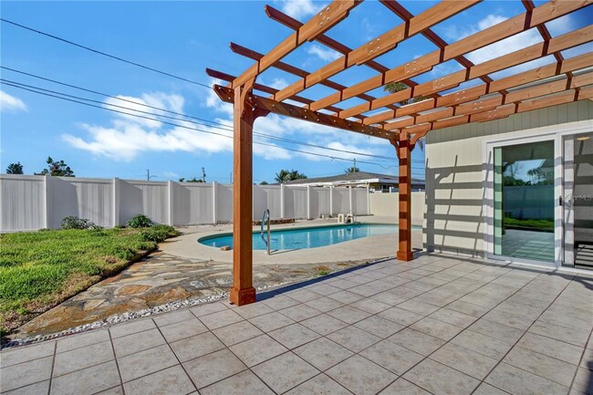 Building Photo - 2675 East Bay Isle Dr SE