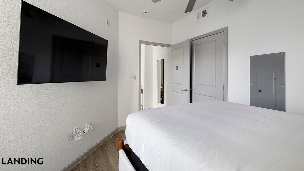 Building Photo - 1001 S Center St