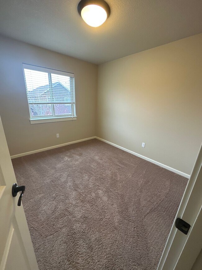 Building Photo - NE 3 Bdrm, 2.5 Bath 1450 sq ft House w/AC and Gas Heat,  All Appliances, Dbl Garage