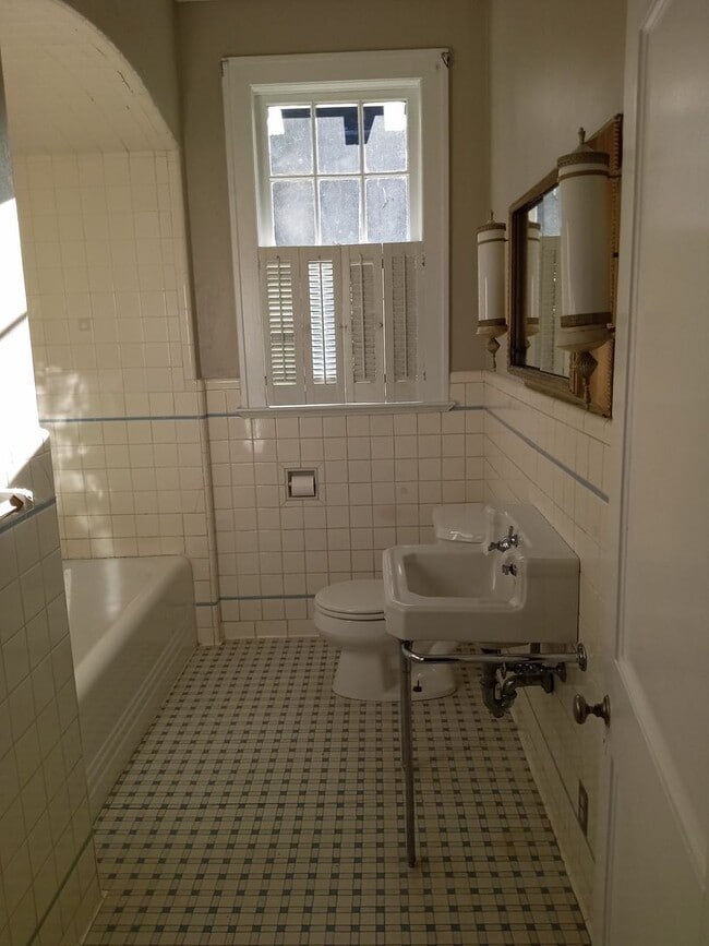 Building Photo - Great home near VSU!