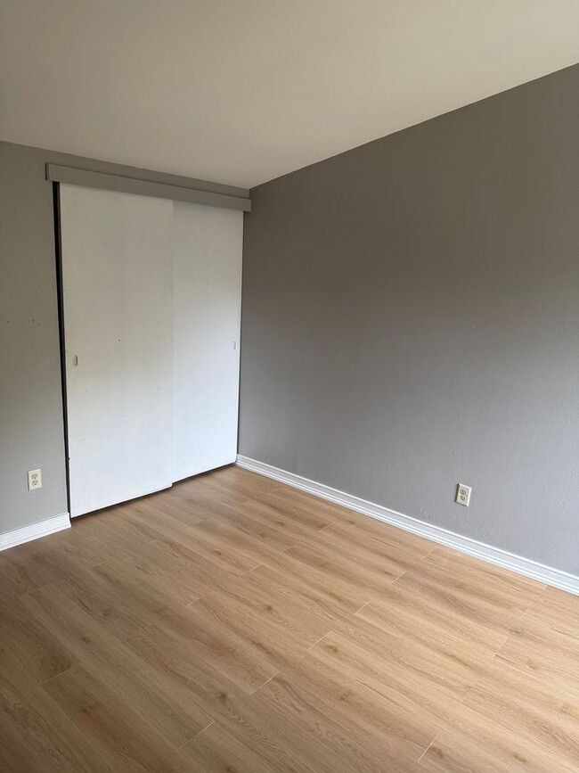 Building Photo - 3 Bed/1.5 Bath Condo for Rent!!