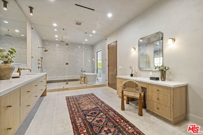 Building Photo - 14273 Greenleaf St