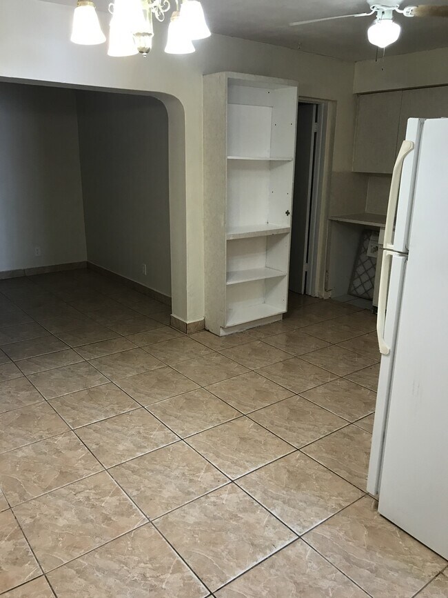 Building Photo - Large 5-2 house in Oakland Park