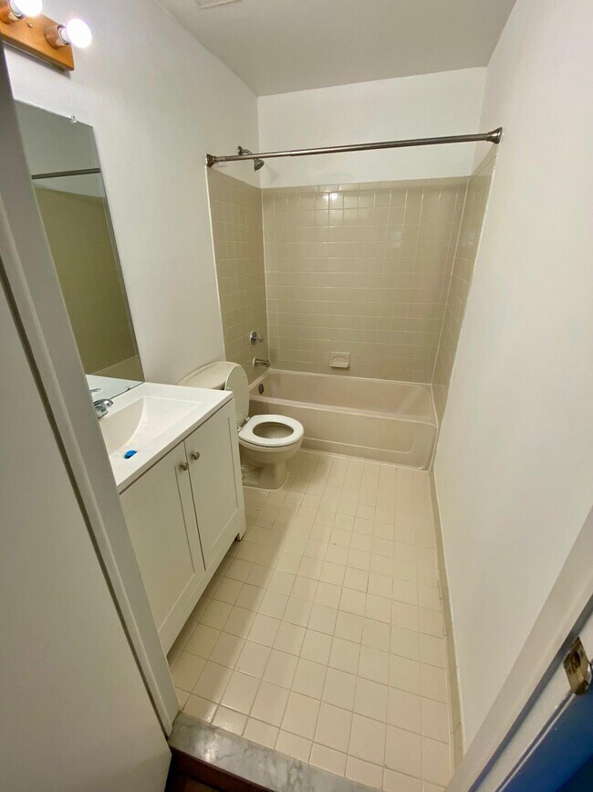 Building Photo - 2403 Ravens Crest Dr