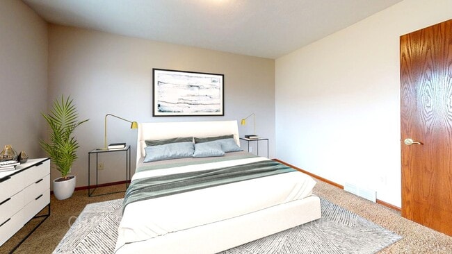 Building Photo - 2 BDS, IN BRANDON, TOWN HOME, ATTACHED GAR...