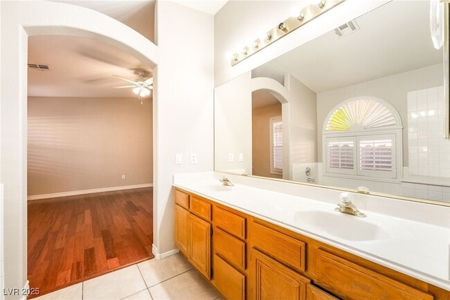 Building Photo - 1385 Dragon Rock Dr