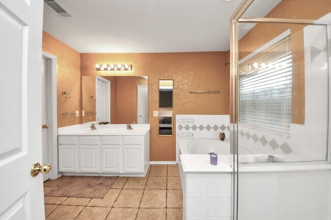 Building Photo - 8714 7 Pines Ln