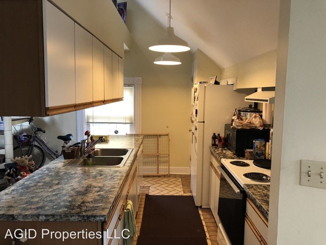 Building Photo - 2128 Alpine Pl
