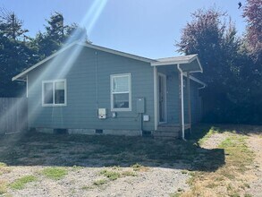 Building Photo - 1742 Anderson Ave