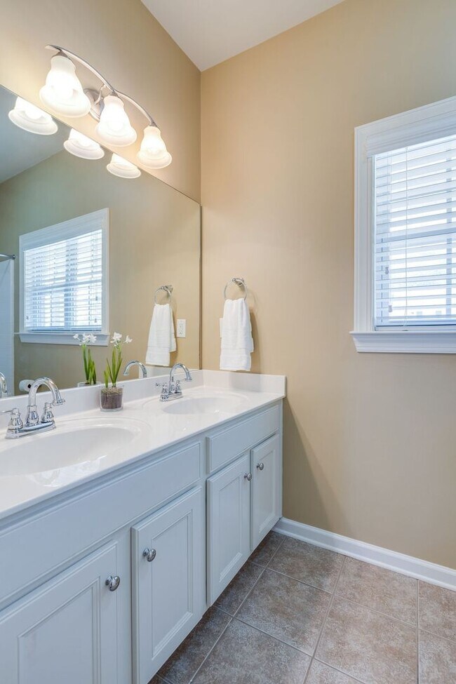Building Photo - Spotless 5BR/3.5BA rental home, Meade of A...