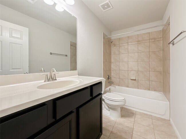 Building Photo - 105 Camelot Pl Ct