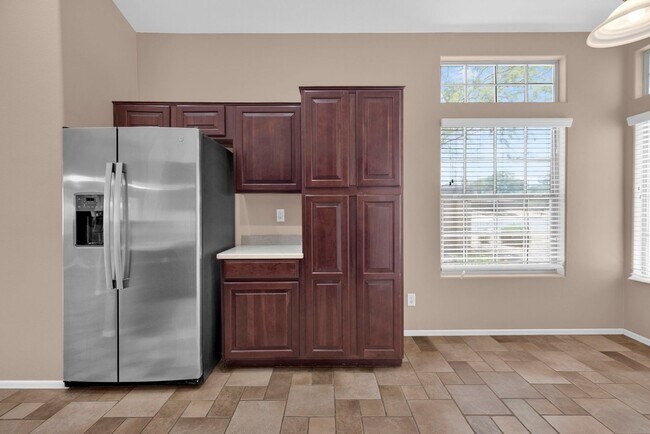 Building Photo - Lovely 3 bed / 2.5 bath Home in the Power ...