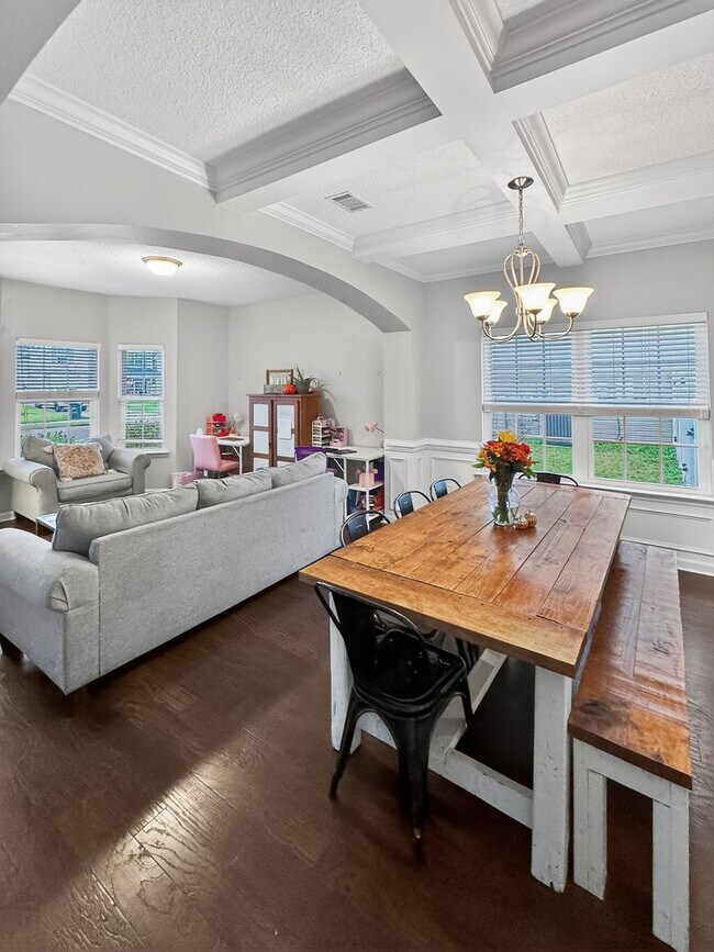 Building Photo - SPRING MOVE-IN SPECIAL: 50% OFF 1ST MONTH'S RENT!**