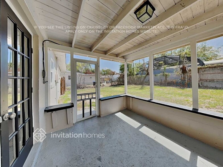 Building Photo - 5218 Grandview Dr