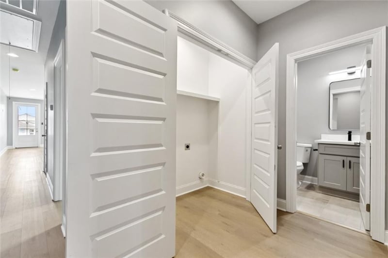 Building Photo - 1222 St Denis St