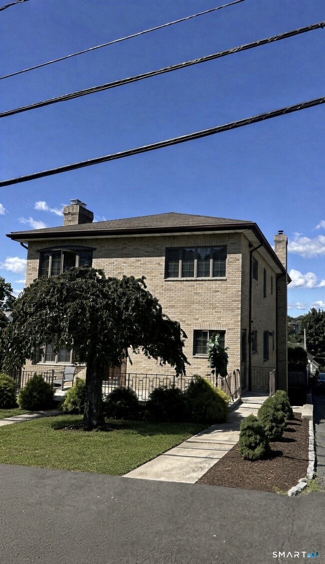 Building Photo - 94 New St