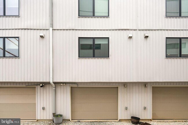Building Photo - 1302 S Woodstock St
