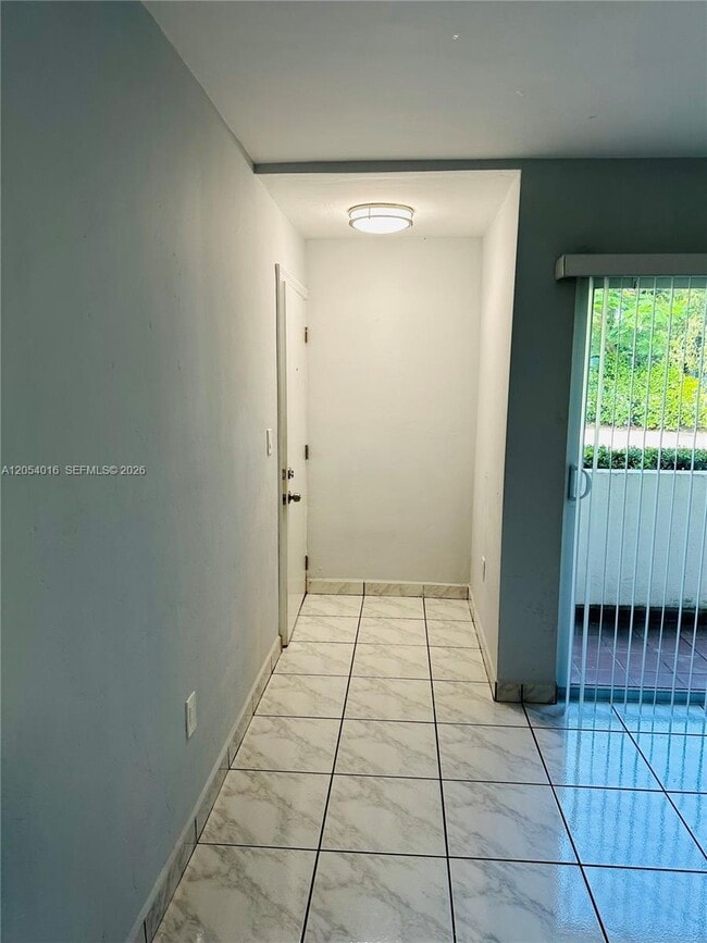 Building Photo - 9354 SW 77th Ave