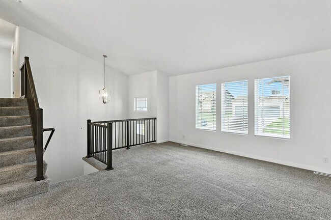 Building Photo - Near Lake Flanagan