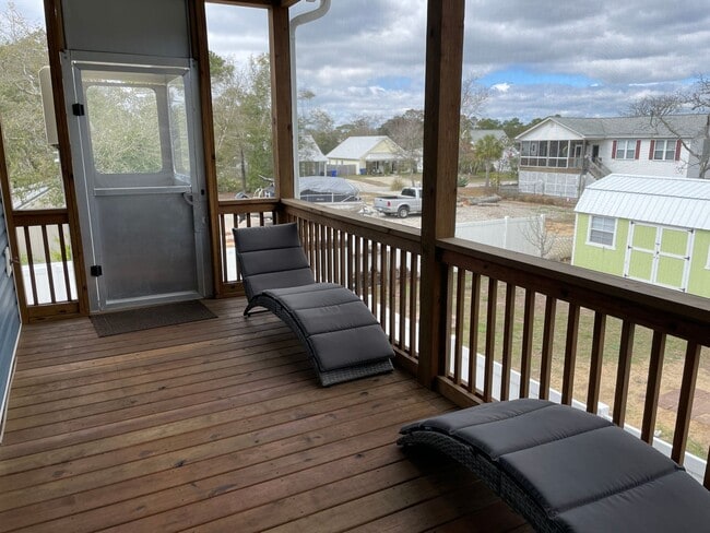 Building Photo - OFF-SEASON MONTHLY RENTAL - ESCAPE THE WINTER MONTHS!!!