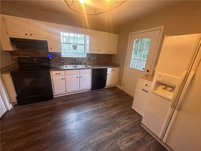 Building Photo - 6360 Quail Trail