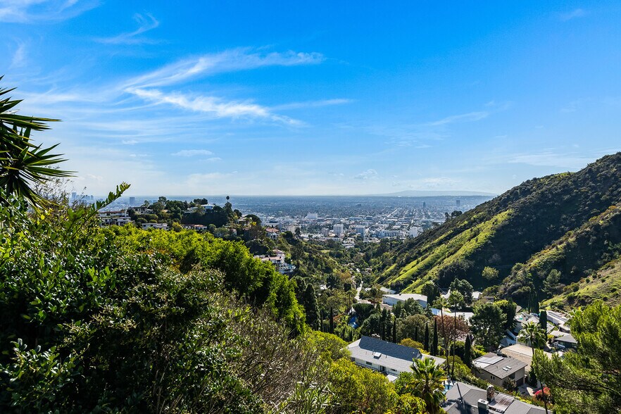 Building Photo - 2431 Carman Crest Dr